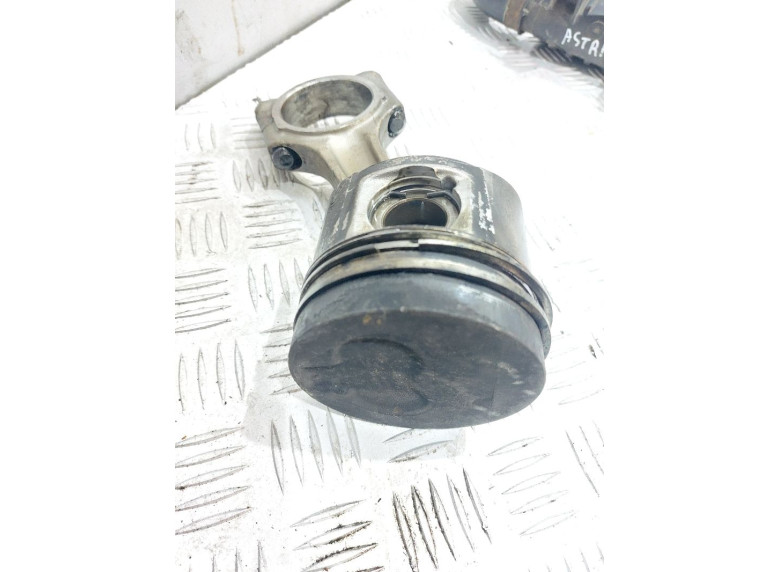 Шатун к Peugeot 605, 1996г.