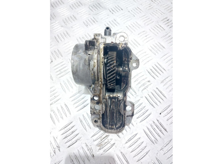 Насос вакуумный к Peugeot 605, 1996г.