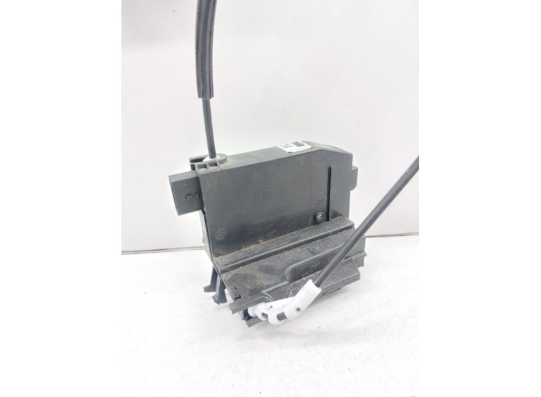 Замок двери задней левой к Peugeot 308