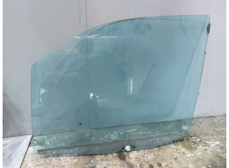 Стекло двери передней левой к Peugeot 806, 2000г.