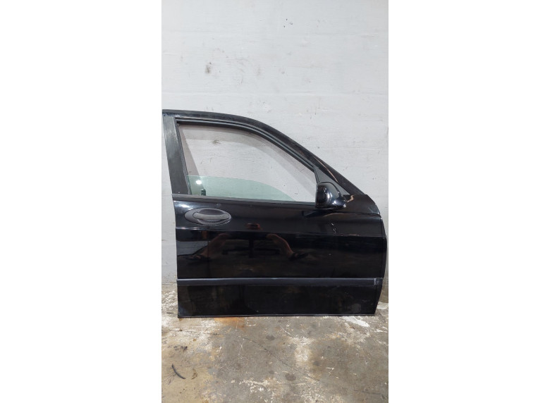 Стекло двери передней правой к Saab 9-5