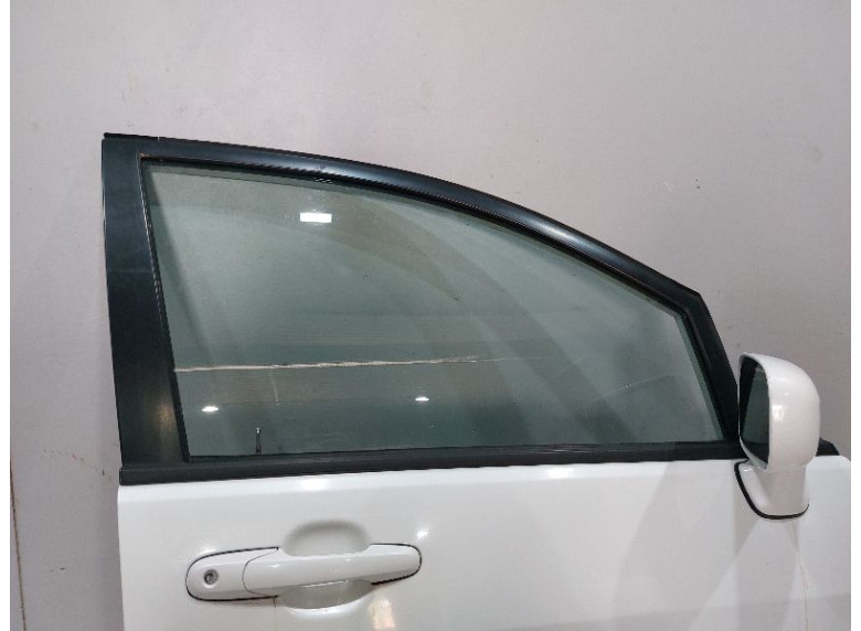 Стекло двери передней правой к Suzuki Aerio, 2003г.