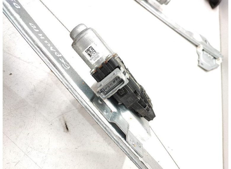 Стеклоподъемник электрический передний правый к Citroen Berlingo, 2009г.