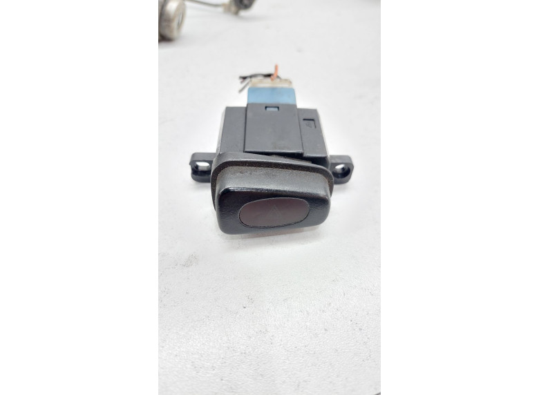 Кнопка аварийной сигнализации к Mazda Xedos 6, 1996г.