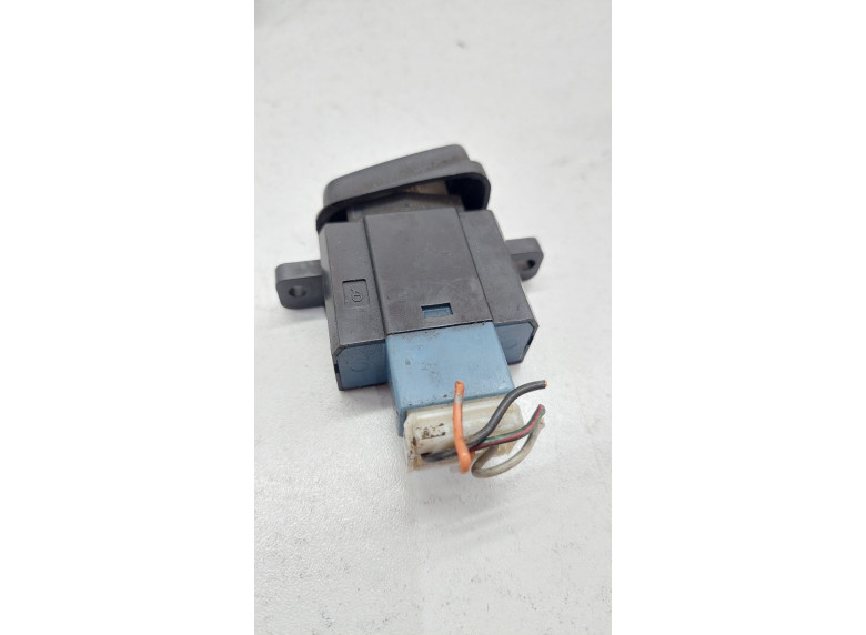Кнопка аварийной сигнализации к Mazda Xedos 6, 1996г.