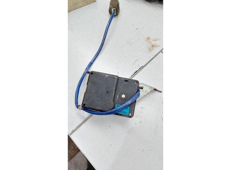 Моторчик заслонки печки к Mazda Xedos 6