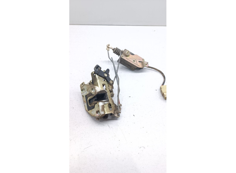 Замок двери задней правой к Kia Clarus, 1999г.