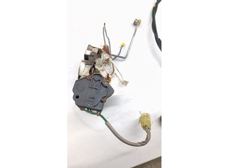 Замок двери передней левой к Kia Clarus, 1999г.