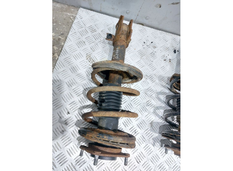 Амортизатор передний правый к Kia Clarus, 1999г.