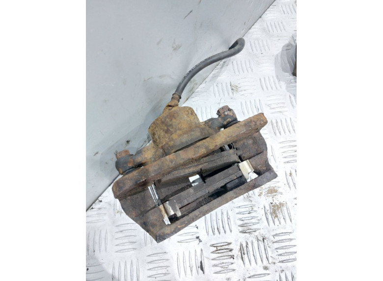 Суппорт передний правый к Kia Clarus, 1999г.