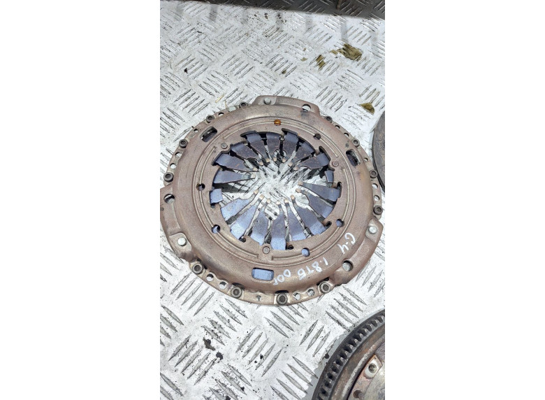 Комплект сцепления к Volkswagen Golf, 1998г.