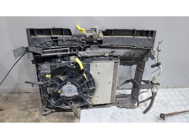 Передняя панель крепления облицовки (телевизор) к Citroen C3 Picasso