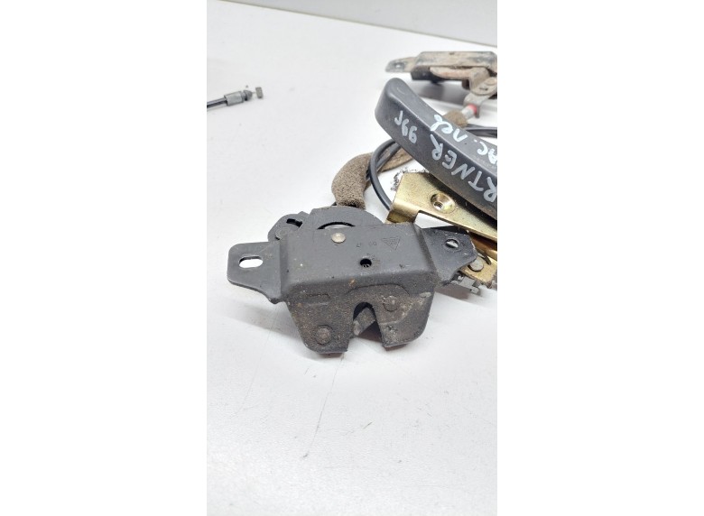 Замок двери сдвижной к Peugeot Partner