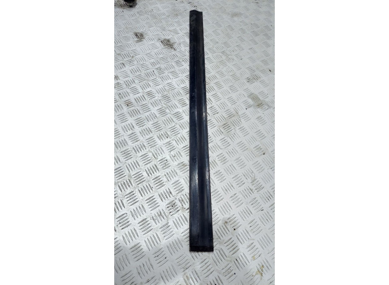 Молдинг двери передней правой к Volkswagen Passat, 1995г.