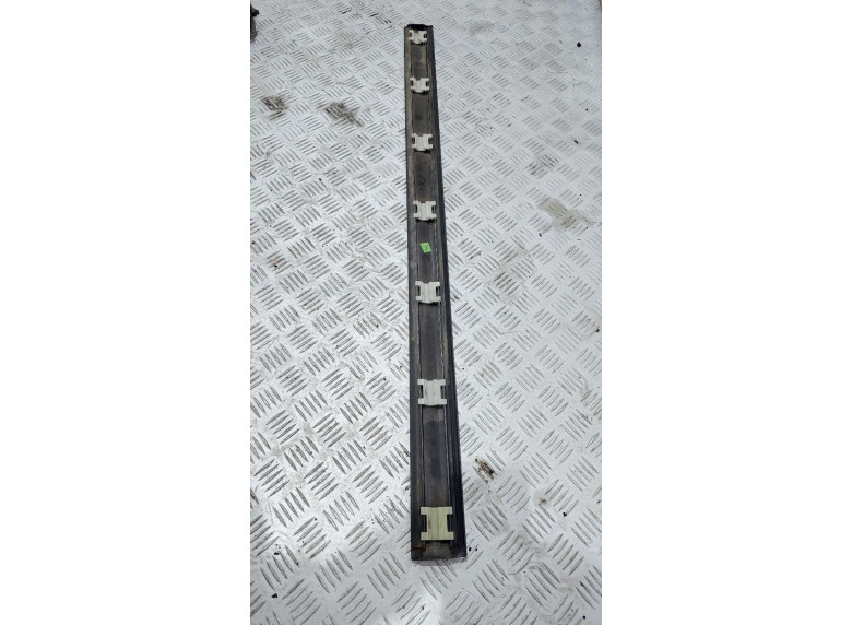 Молдинг двери передней правой к Volkswagen Passat, 1995г.