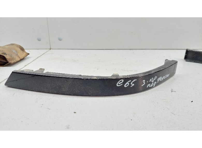 Накладка под фонарь правый к BMW 7 E65/E66, 2007г.