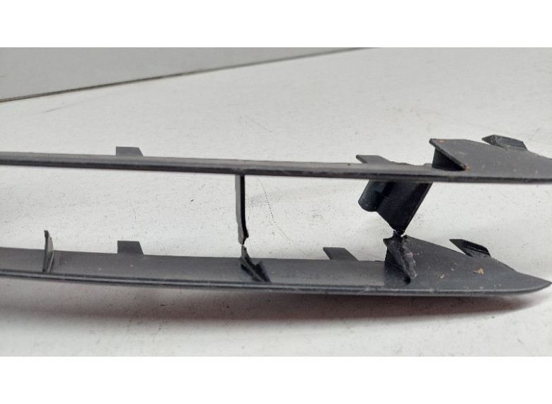 Заглушка (решетка) в бампер к Audi A6, 2006г.