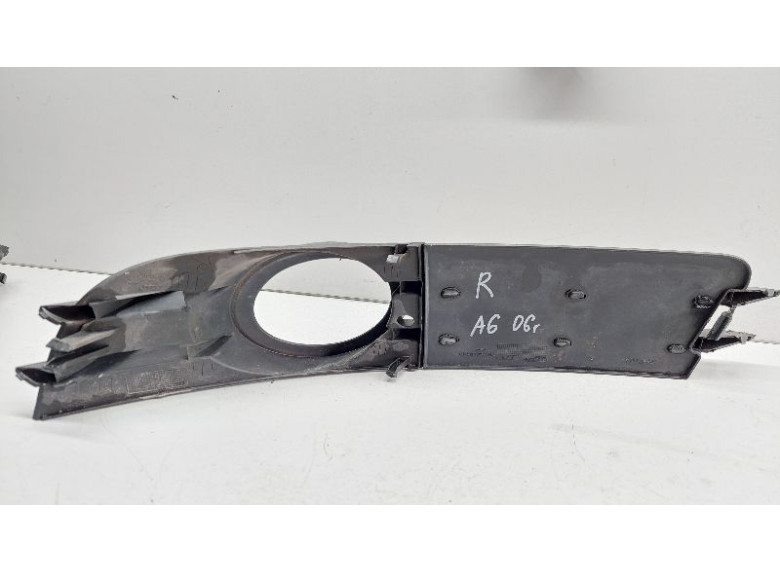 Заглушка (решетка) в бампер к Audi A6, 2006г.