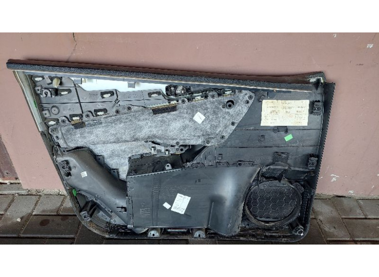 Обшивка двери передней правой (дверная карта) к Volkswagen Passat, 2007г.