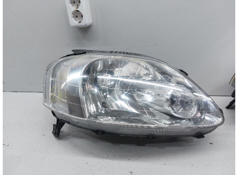 Фара правая к Volkswagen Fox