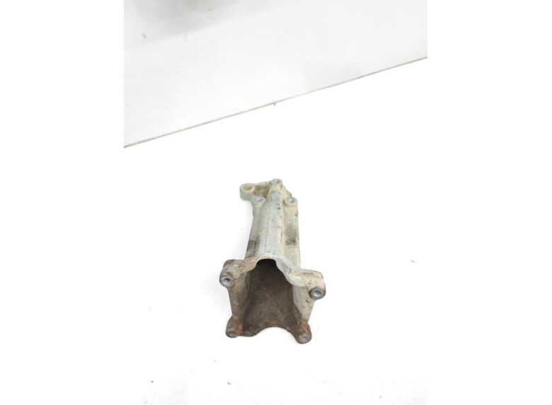 Кронштейн двигателя к Volkswagen Passat, 1992г.