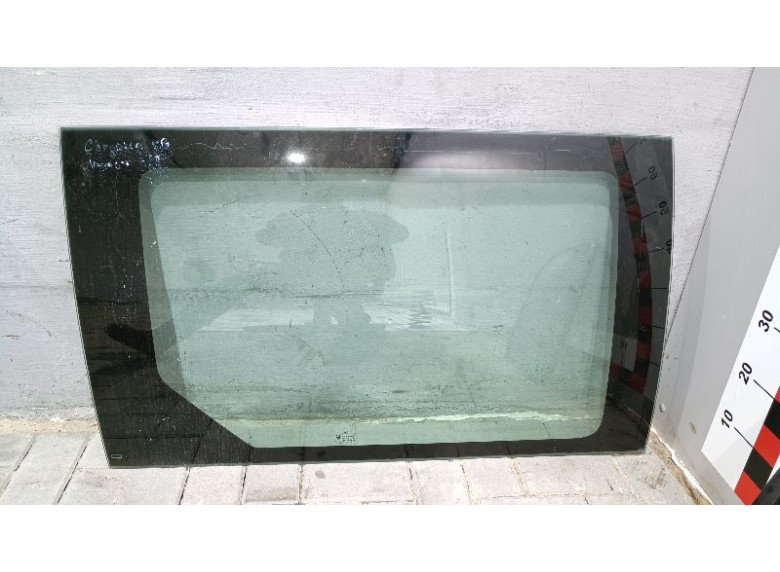 Стекло двери задней правой к Plymouth Voyager, 1999г.