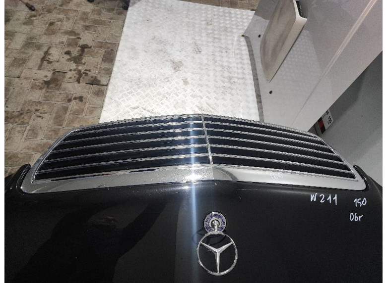Решетка радиатора к Mercedes E W211, 2006г.