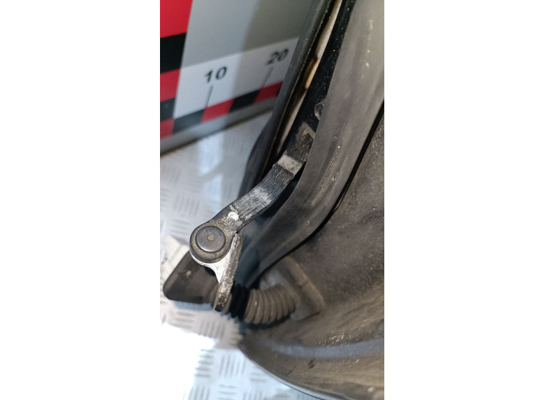 Ограничитель открывания двери передней к Hyundai Coupe