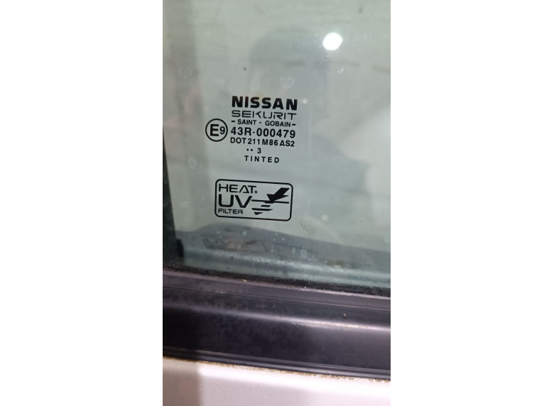 Стекло двери передней правой к Nissan Almera Tino, 2002г.
