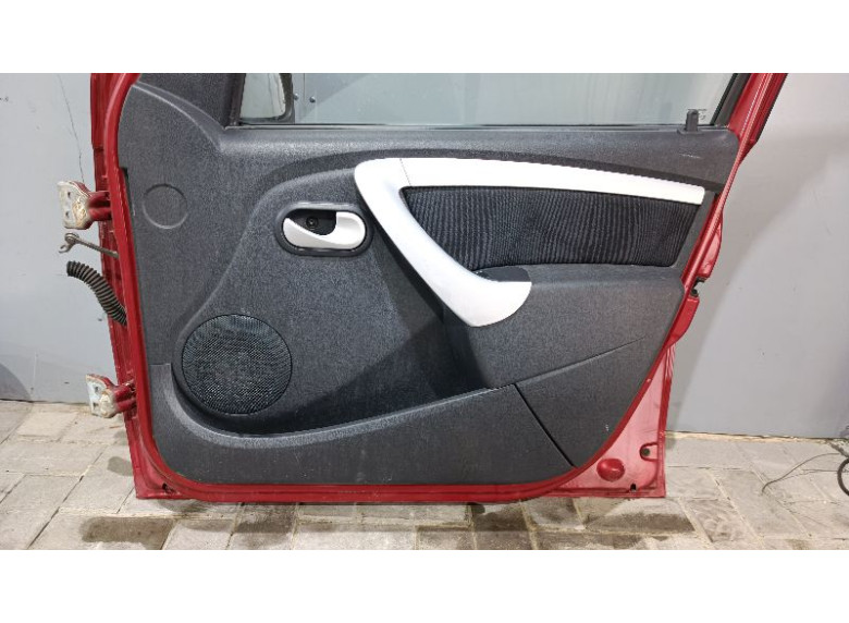 Обшивка двери передней правой (дверная карта) к Dacia Sandero, 2009г.
