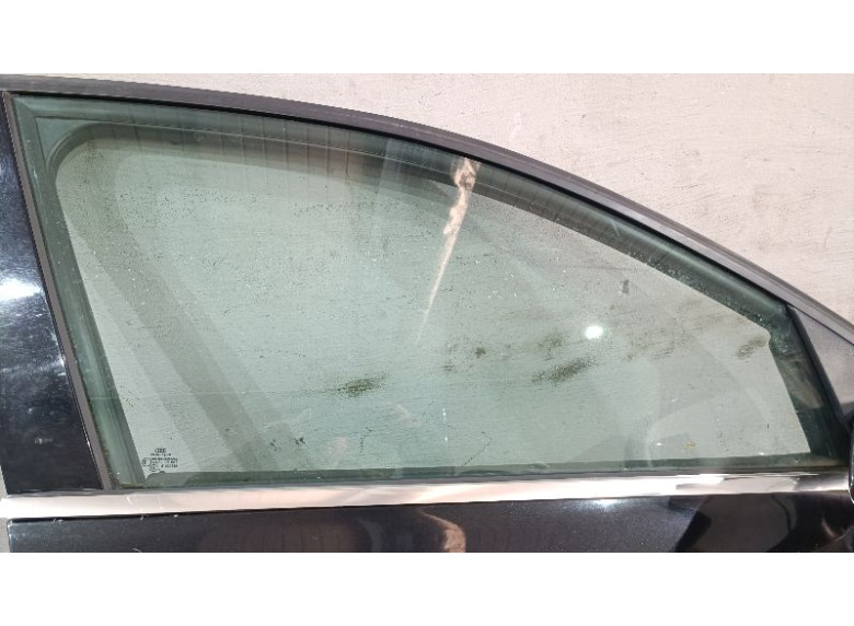 Стекло двери передней правой к Audi A4, 2011г.