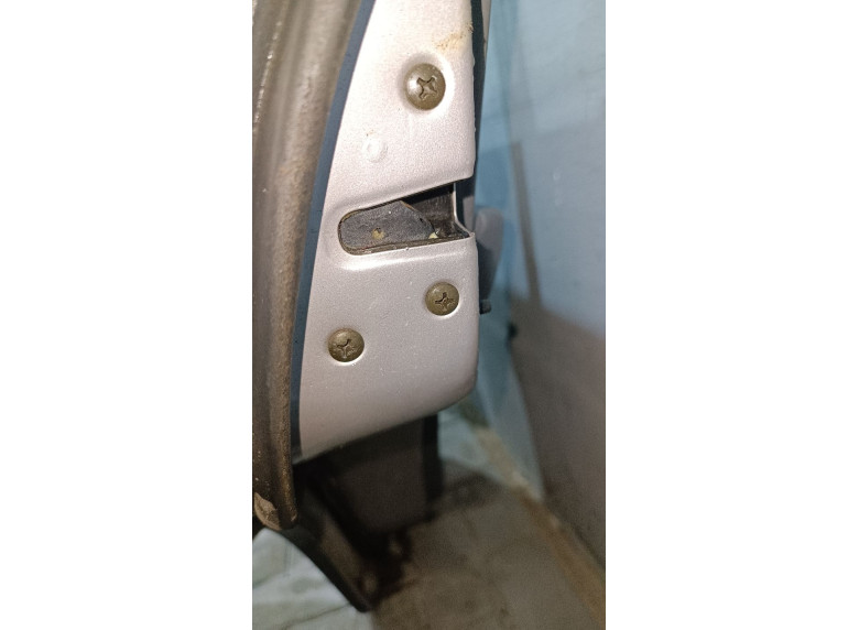 Замок двери задней левой к Hyundai Terracan