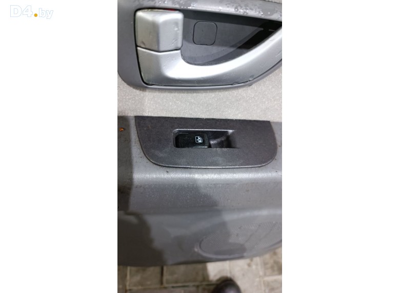 Кнопка стеклоподъемника заднего левого к Hyundai Terracan undefined г.