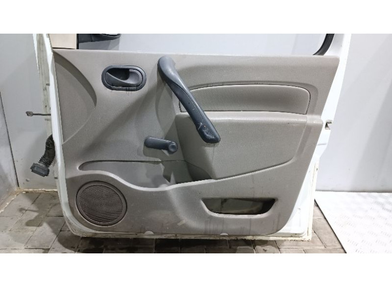 Обшивка двери передней правой (дверная карта) к Renault Kangoo, 2008г.