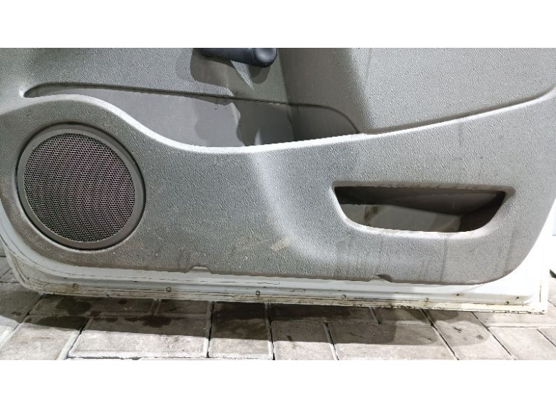 Обшивка двери передней правой (дверная карта) к Renault Kangoo, 2008г.