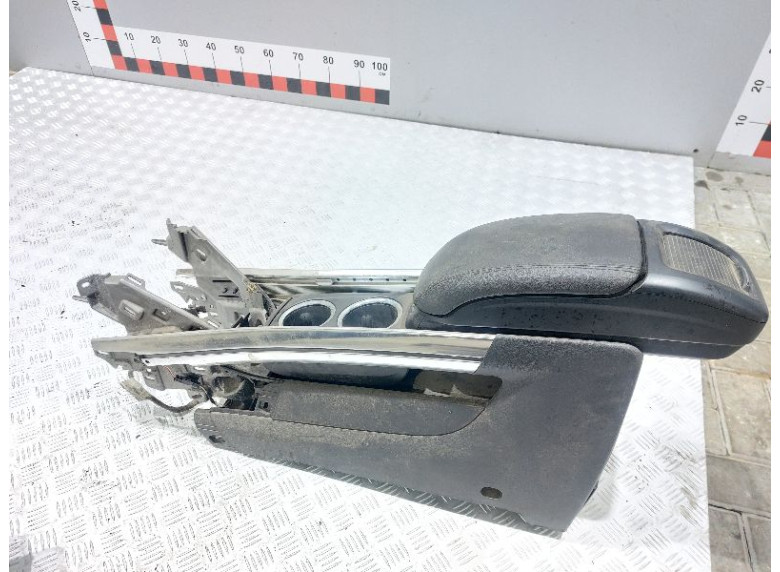 Подлокотник к Opel Zafira, 2014г.