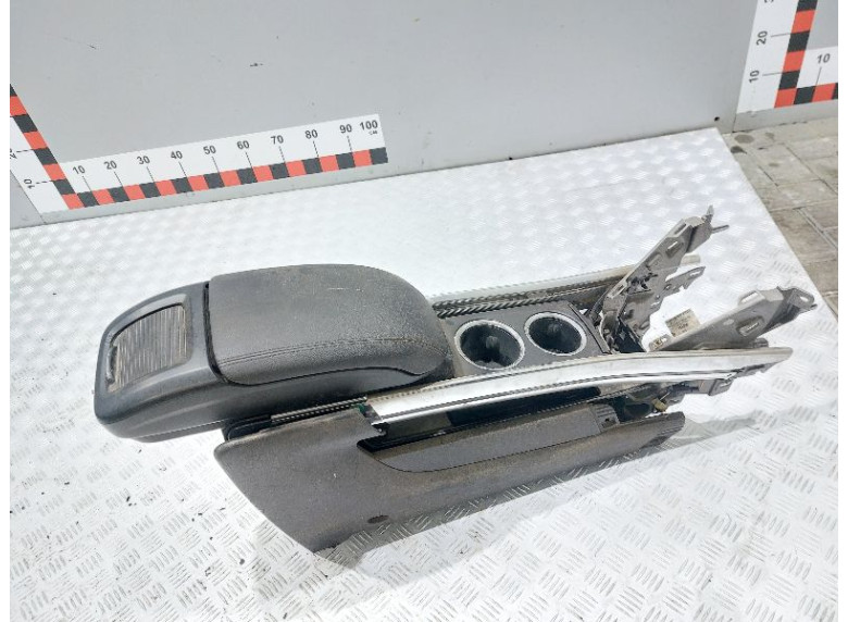 Подлокотник к Opel Zafira, 2014г.