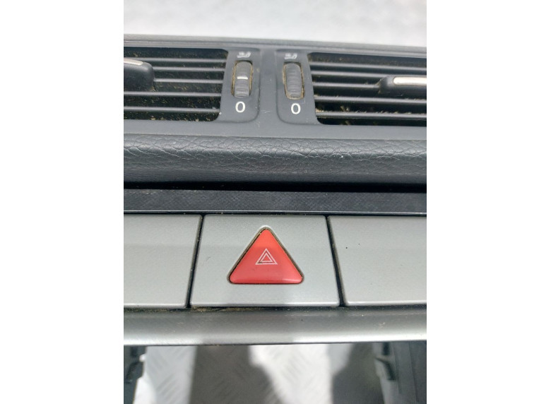 Кнопка аварийной сигнализации к Volkswagen Passat, 2007г.