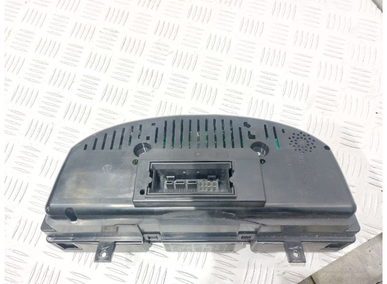 Щиток приборов (приборная панель) к Volkswagen Passat, 2006г.