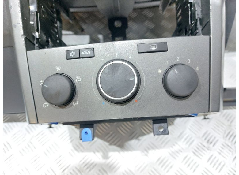 Блок управления печки/климат-контроля к Opel Astra, 2004г.