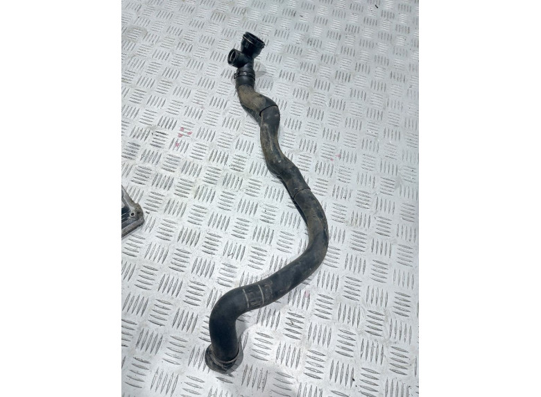 Патрубок радиатора к Volkswagen Passat, 2007г.