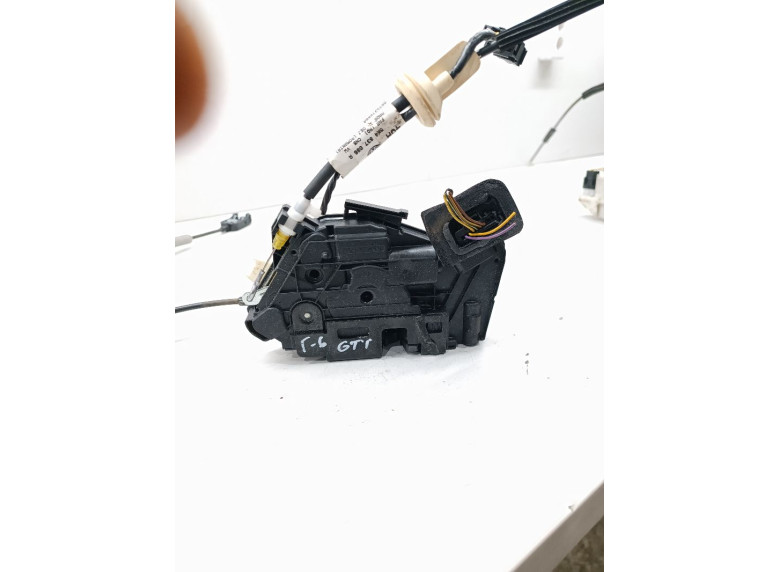 Замок двери передней правой к Volkswagen Golf GTI, 2010г.