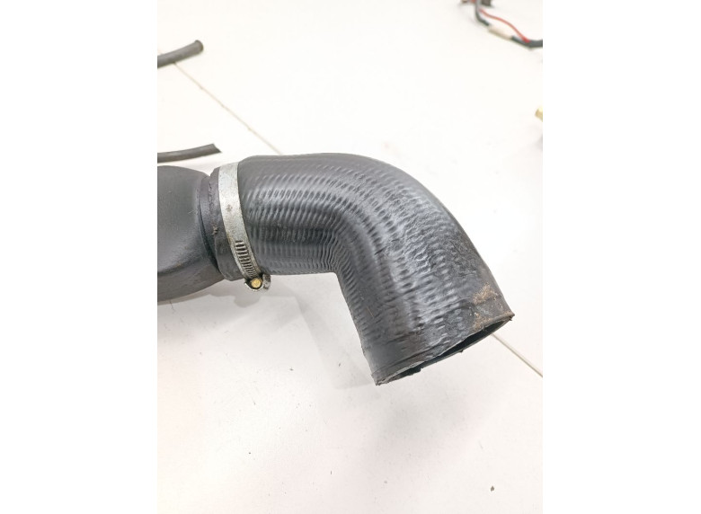 Патрубок впускного коллектора к Volkswagen Passat, 2002г.