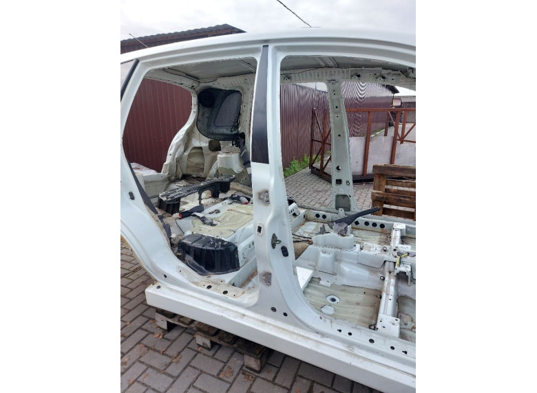 Стойка кузовная центральная правая к Suzuki Aerio, 2002г.