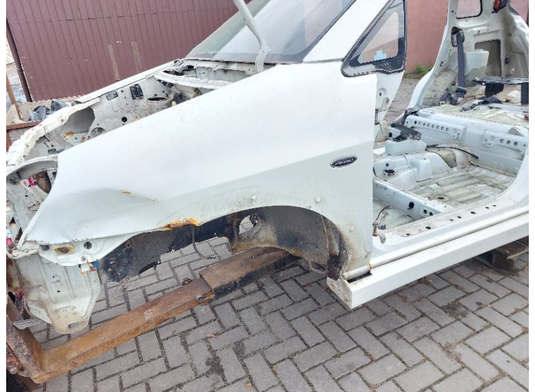 Четверть передняя левая к Suzuki Aerio, 2002г.
