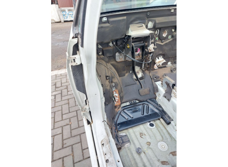 Четверть передняя левая к Suzuki Aerio, 2002г.