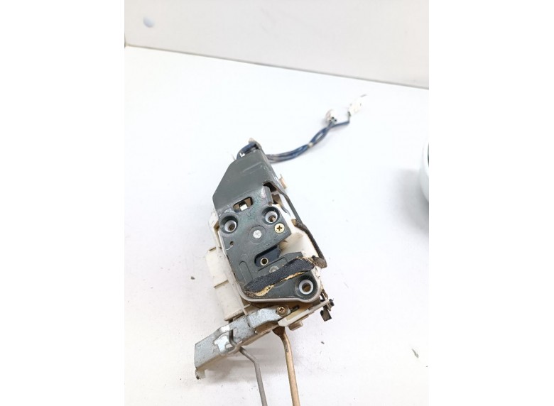 Замок двери передней правой к Suzuki Aerio