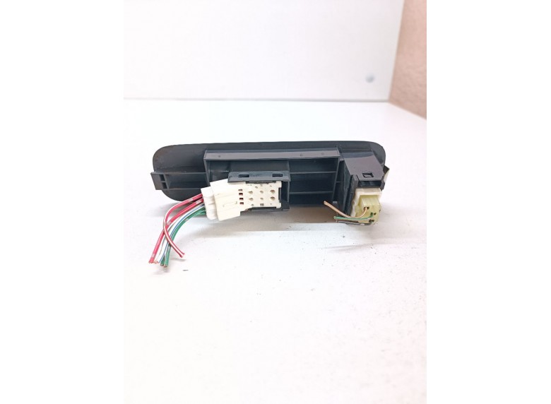 Кнопка стеклоподъемника переднего правого к Кнопка стеклоподъемника переднего правого к Suzuki Aerio undefined г. Aerio