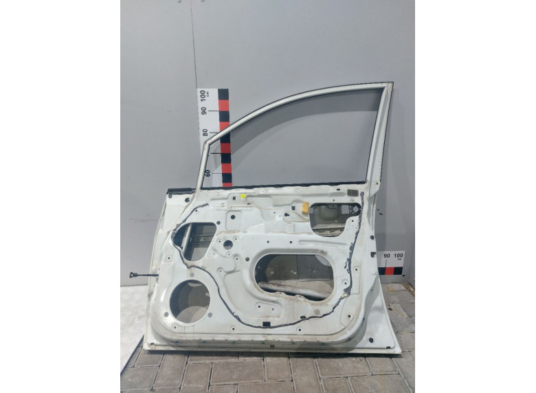 Дверь передняя правая к Suzuki Aerio, 2002г.