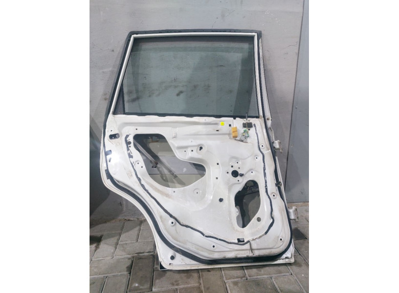 Дверь задняя левая к Suzuki Aerio, 2002г.